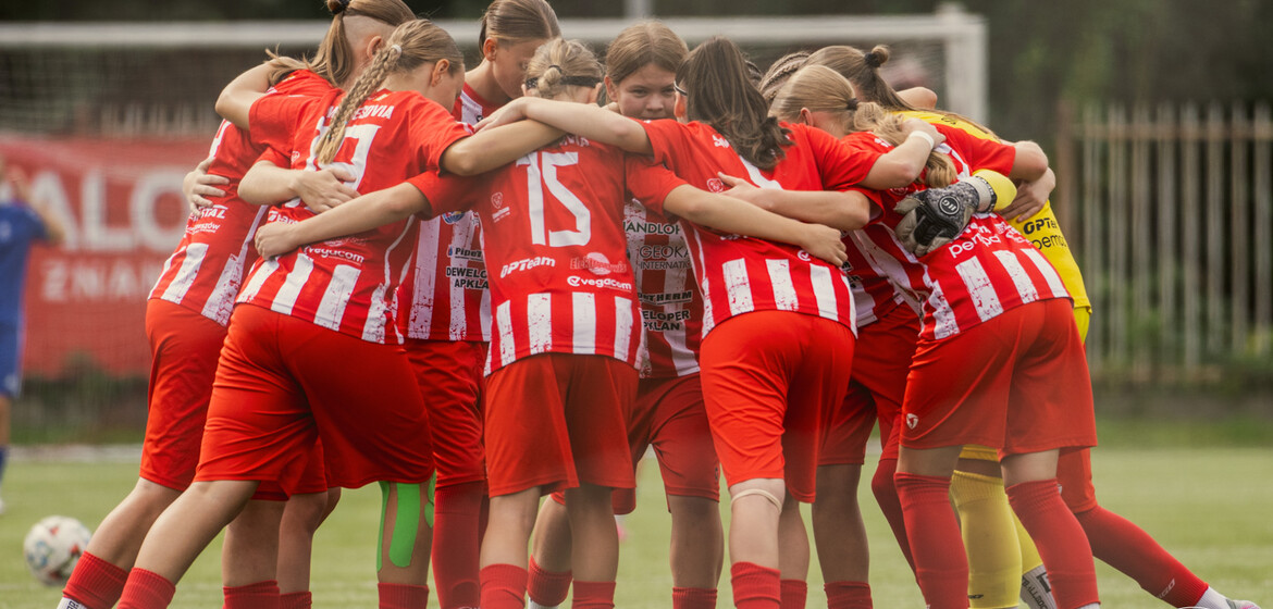 ✅ 𝗖𝗘𝗡𝗧𝗥𝗔𝗟𝗡𝗔 𝗟𝗜𝗚𝗔 𝗝𝗨𝗡𝗜𝗢𝗥𝗘𝗞 𝗨𝟭𝟲 – 𝟰 𝗞𝗢𝗟𝗘𝗝𝗞𝗔 ⚪️🔴