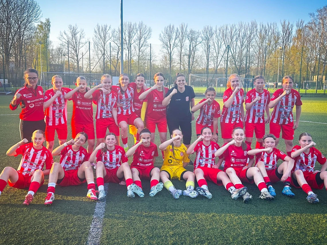 ✅𝐊𝐫𝐚𝐤ó𝐰 𝐳𝐝𝐨𝐛𝐲𝐭𝐲! 𝐑𝐞𝐬𝐨𝐯𝐢𝐚 𝐰𝐲𝐠𝐫𝐲𝐰𝐚 4:2 𝐳 𝐅𝐒𝐀 𝐰 𝐂𝐋𝐉 𝐔-16 ⚪️🔴