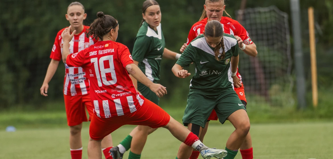 ✅ 𝟮. 𝗸𝗼𝗹𝗲𝗷𝗸𝗮 𝗖𝗲𝗻𝘁𝗿𝗮𝗹𝗻𝗲𝗷 𝗟𝗶𝗴𝗶 𝗝𝘂𝗻𝗶𝗼𝗿𝗲𝗸 𝗨𝟭𝟴 ⚪🔴