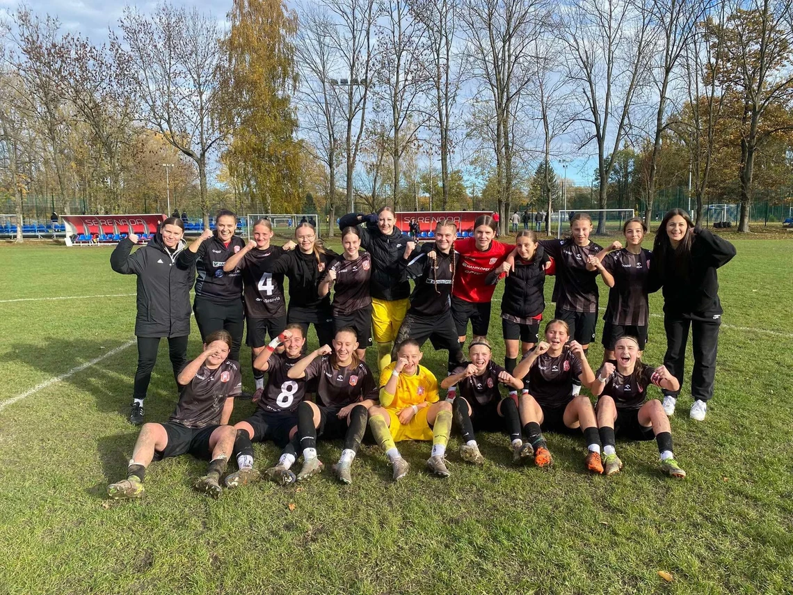 ✅ 𝟳. 𝗸𝗼𝗹𝗲𝗷𝗸𝗮 𝗖𝗲𝗻𝘁𝗿𝗮𝗹𝗻𝗲𝗷 𝗟𝗶𝗴𝗶 𝗝𝘂𝗻𝗶𝗼𝗿𝗲𝗸 𝗨𝟭𝟲 ⚪️🔴